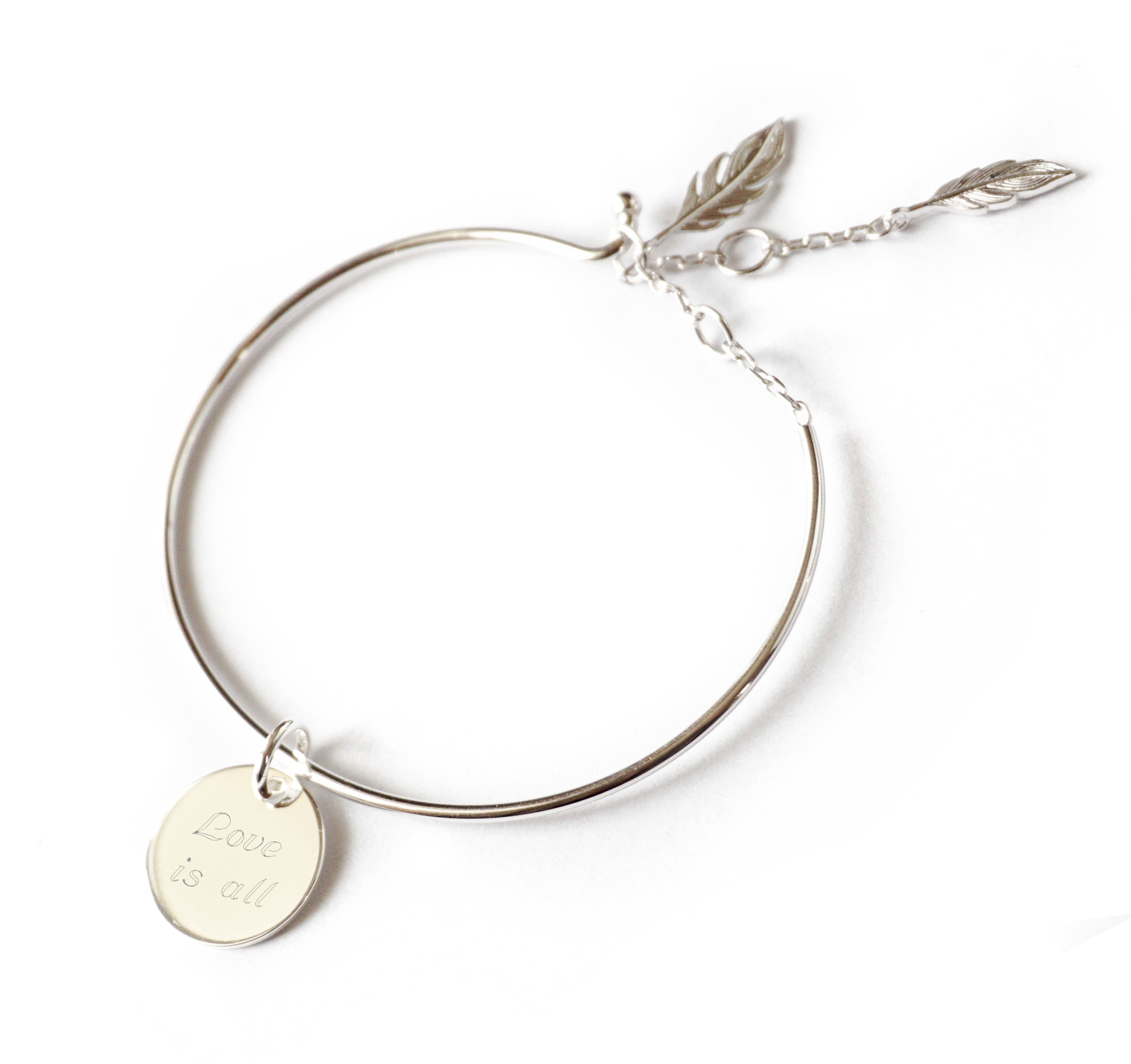 Bracelet jonc en argent massif avec médaille à graver et plumes